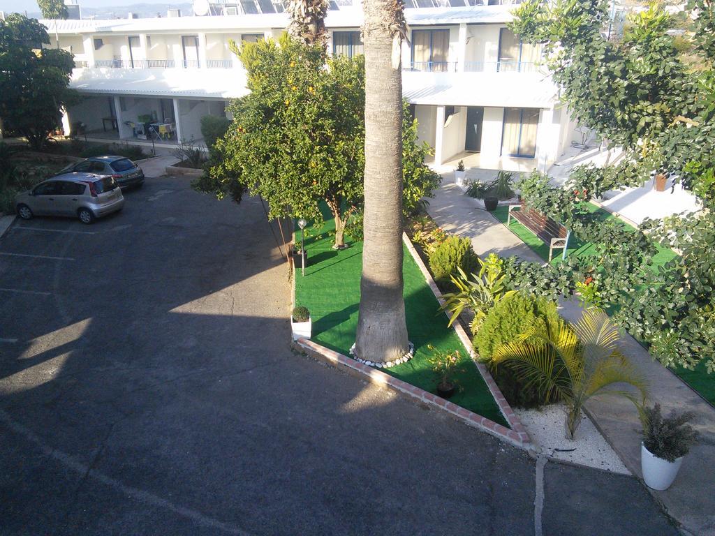 Zoe'S Court Aparthotel Klorakas Ngoại thất bức ảnh