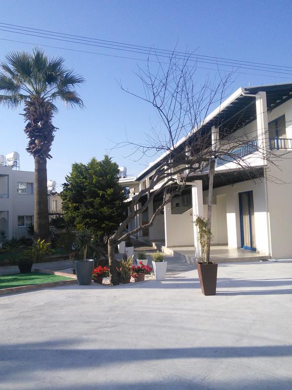Zoe'S Court Aparthotel Klorakas Ngoại thất bức ảnh