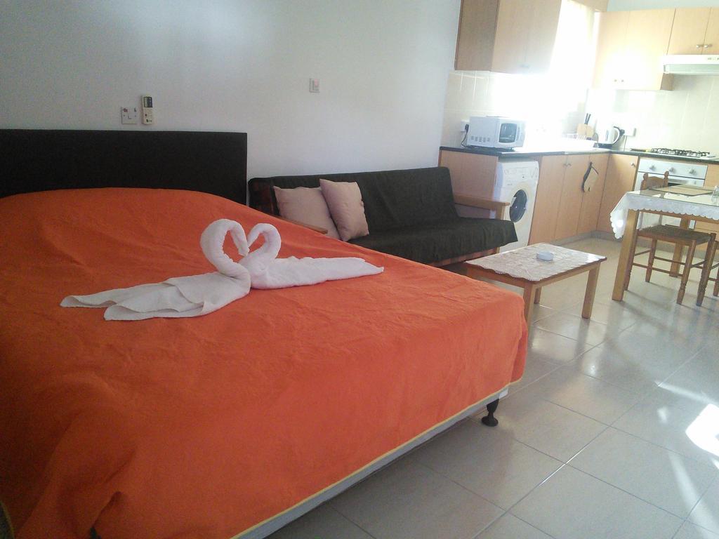 Zoe'S Court Aparthotel Klorakas Ngoại thất bức ảnh
