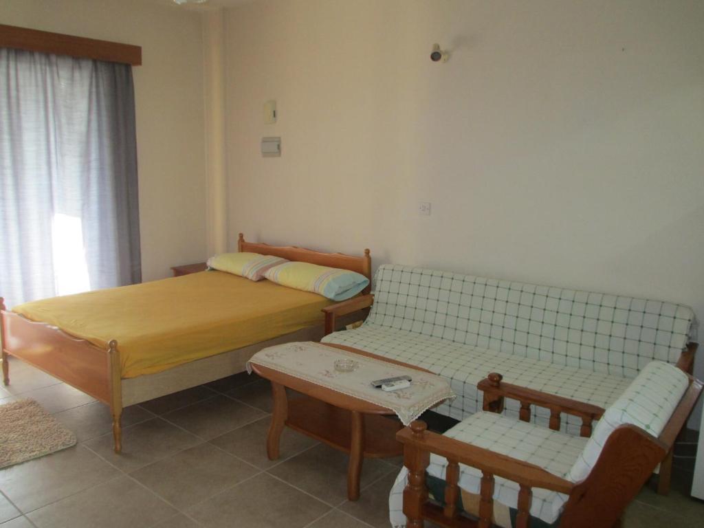 Zoe'S Court Aparthotel Klorakas Phòng bức ảnh