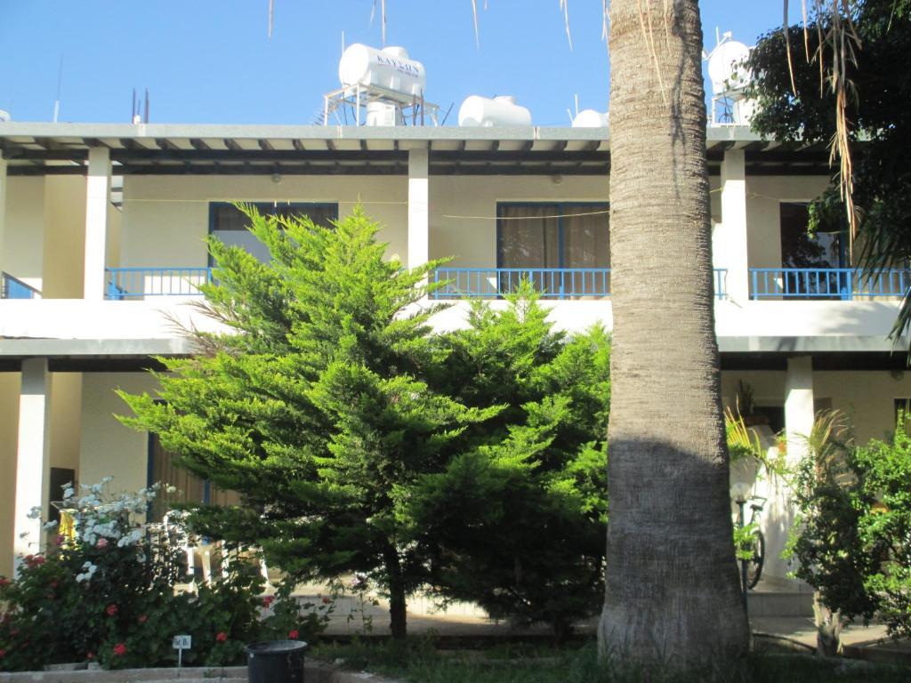 Zoe'S Court Aparthotel Klorakas Ngoại thất bức ảnh