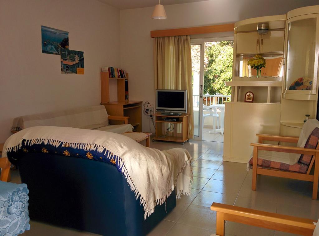 Zoe'S Court Aparthotel Klorakas Ngoại thất bức ảnh
