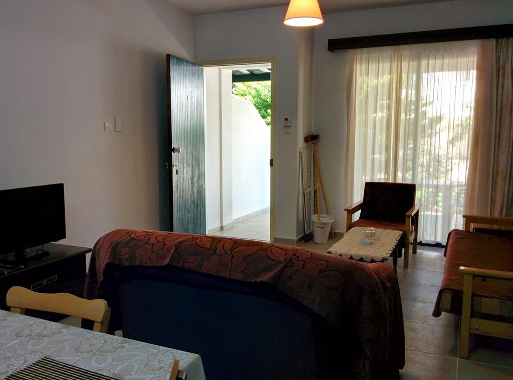 Zoe'S Court Aparthotel Klorakas Ngoại thất bức ảnh