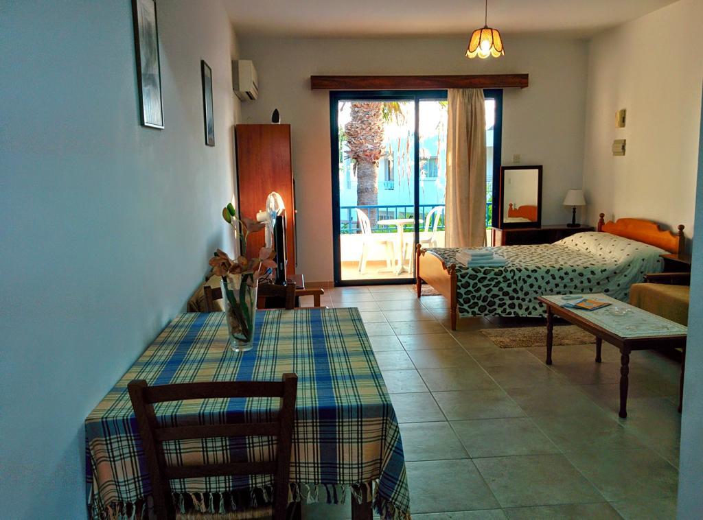Zoe'S Court Aparthotel Klorakas Ngoại thất bức ảnh