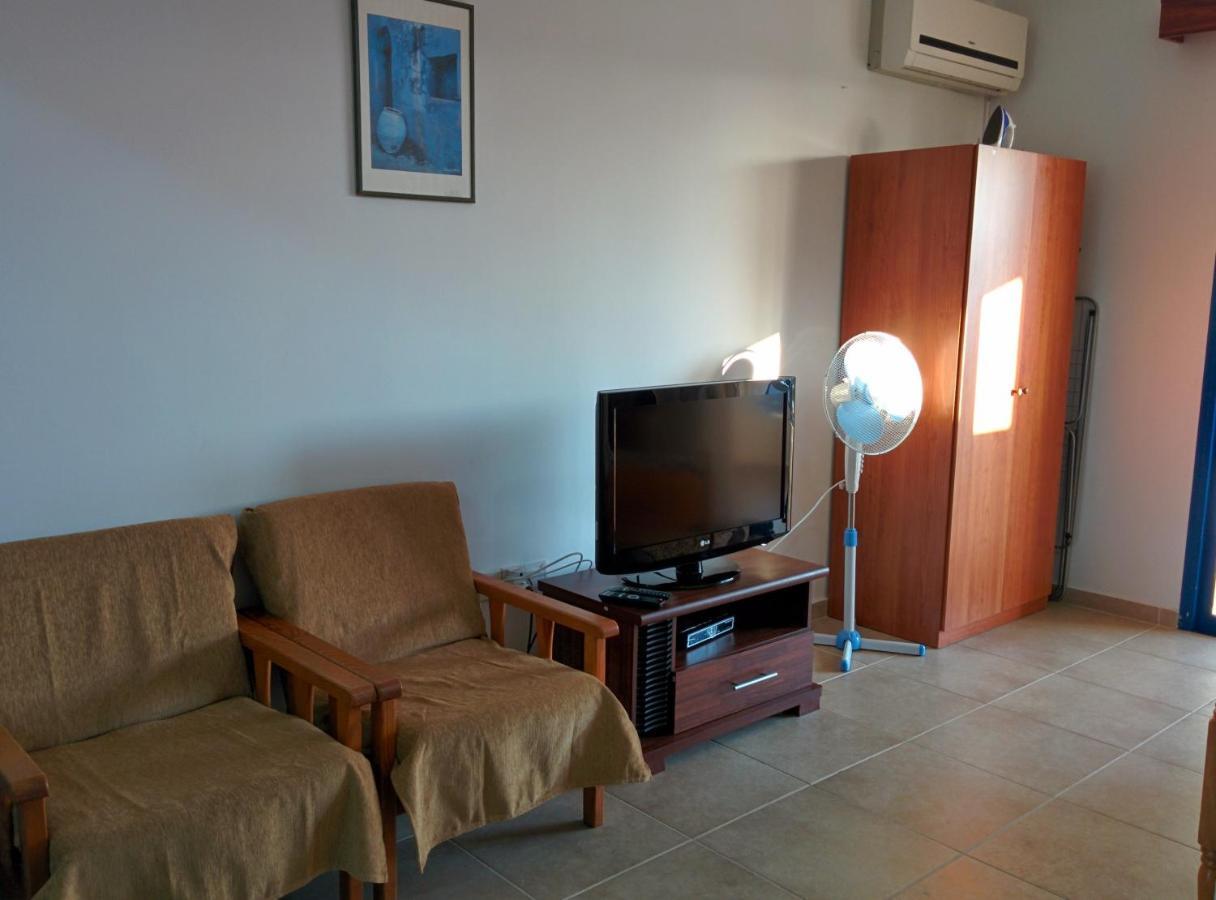 Zoe'S Court Aparthotel Klorakas Phòng bức ảnh