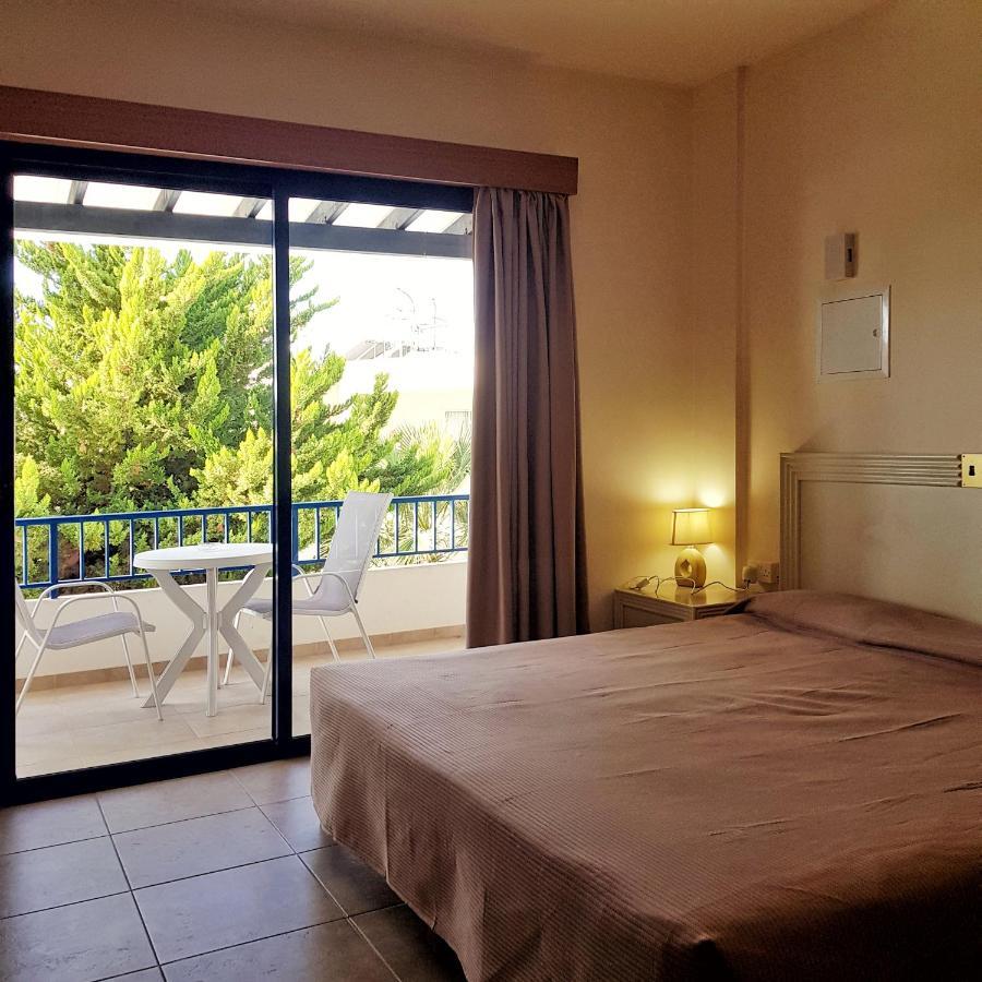 Zoe'S Court Aparthotel Klorakas Ngoại thất bức ảnh