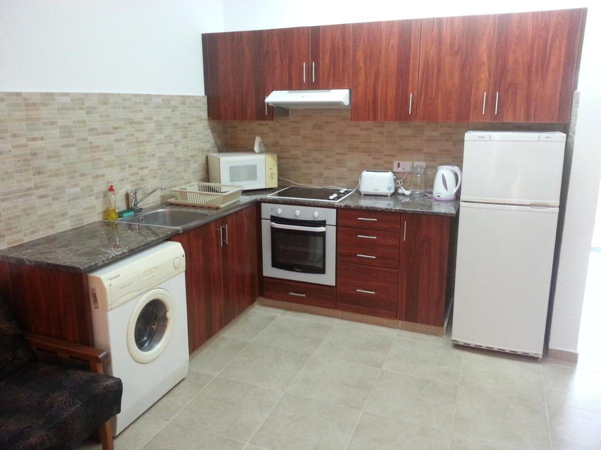 Zoe'S Court Aparthotel Klorakas Phòng bức ảnh